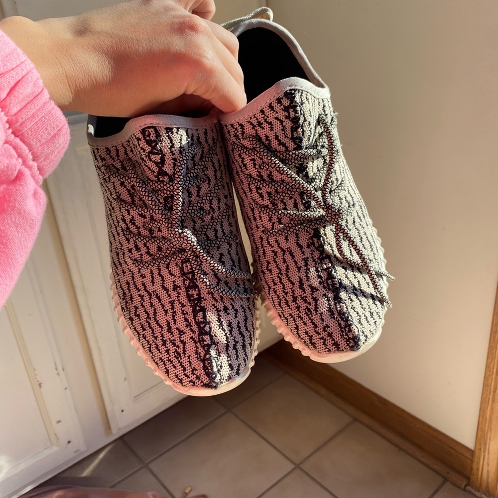 Yeezy - Picture 3 of 6